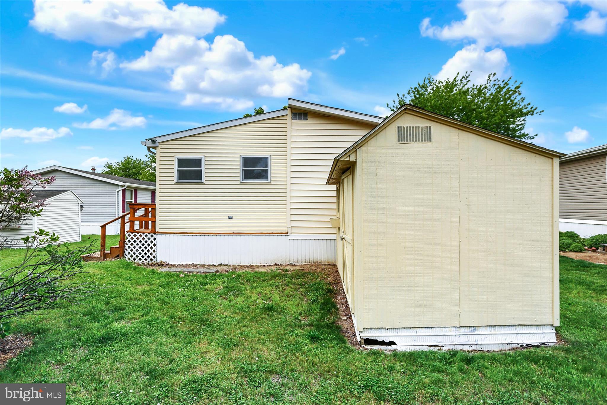 COUNTRY MANOR FARMS - Residential