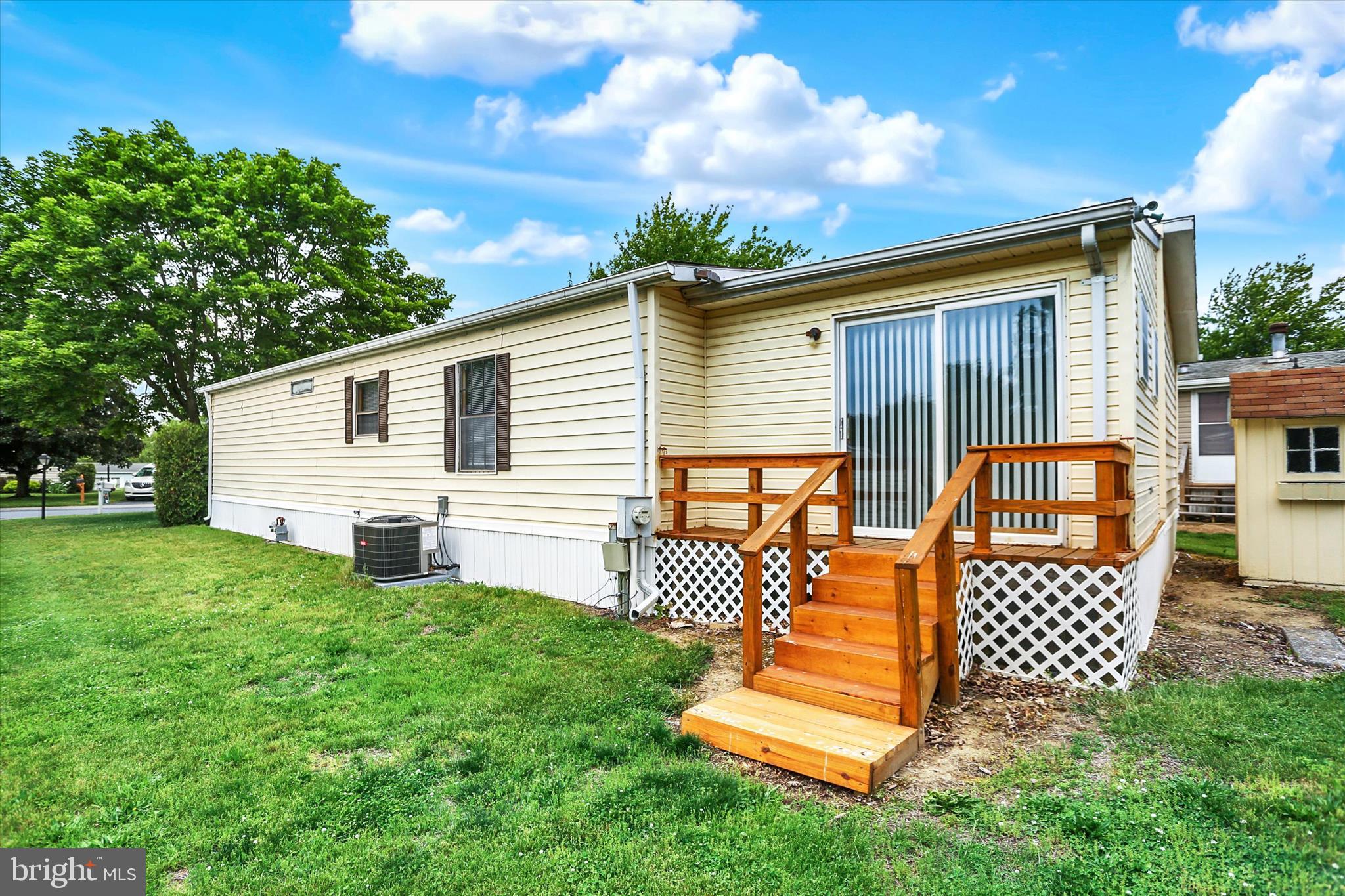 COUNTRY MANOR FARMS - Residential