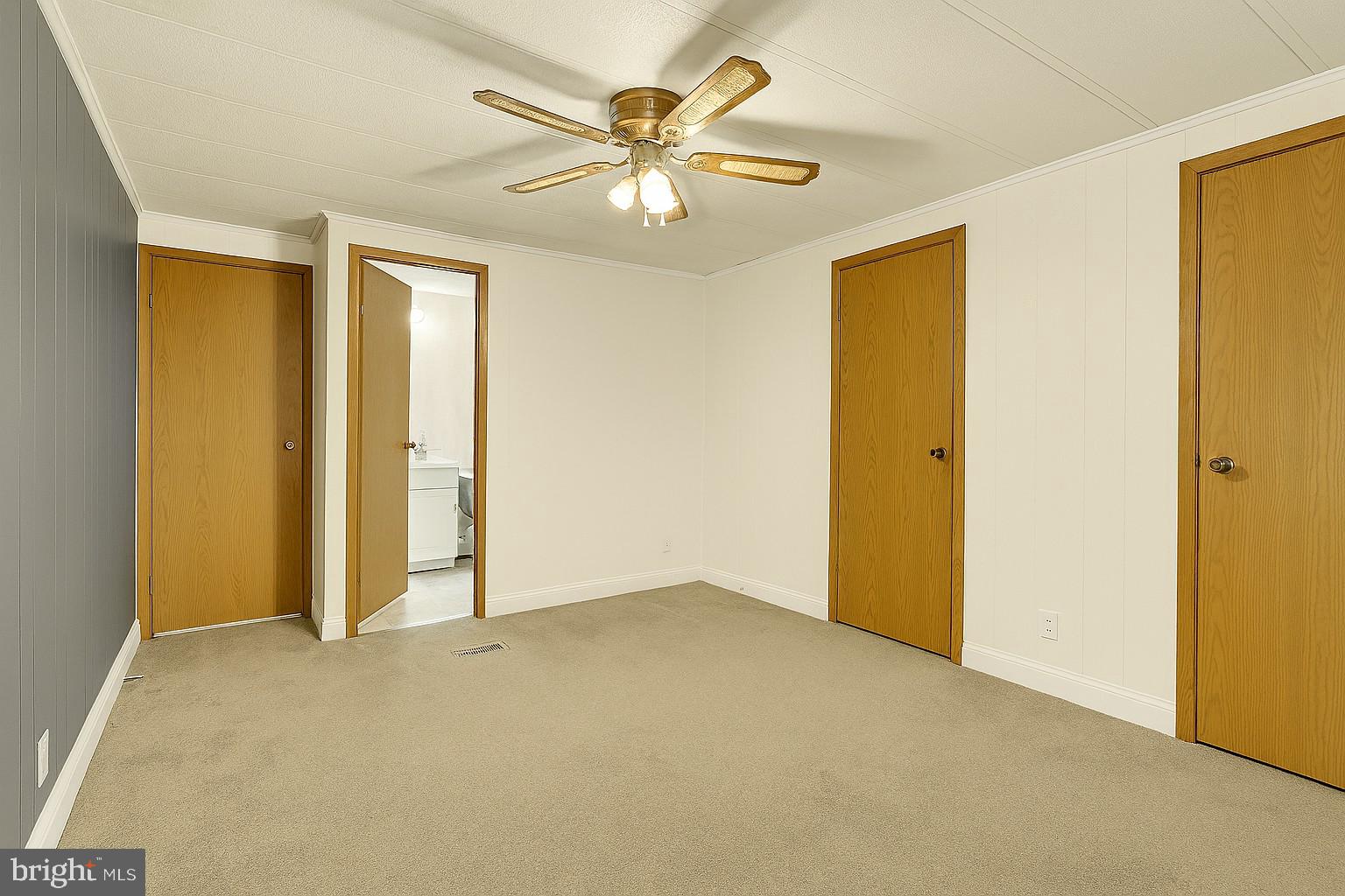 COUNTRY MANOR FARMS - Residential