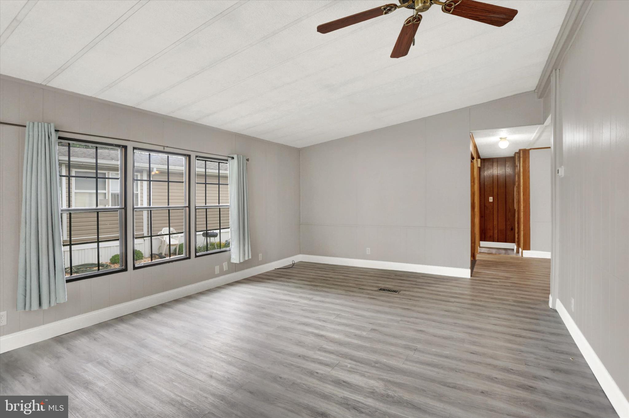 COUNTRY MANOR FARMS - Residential