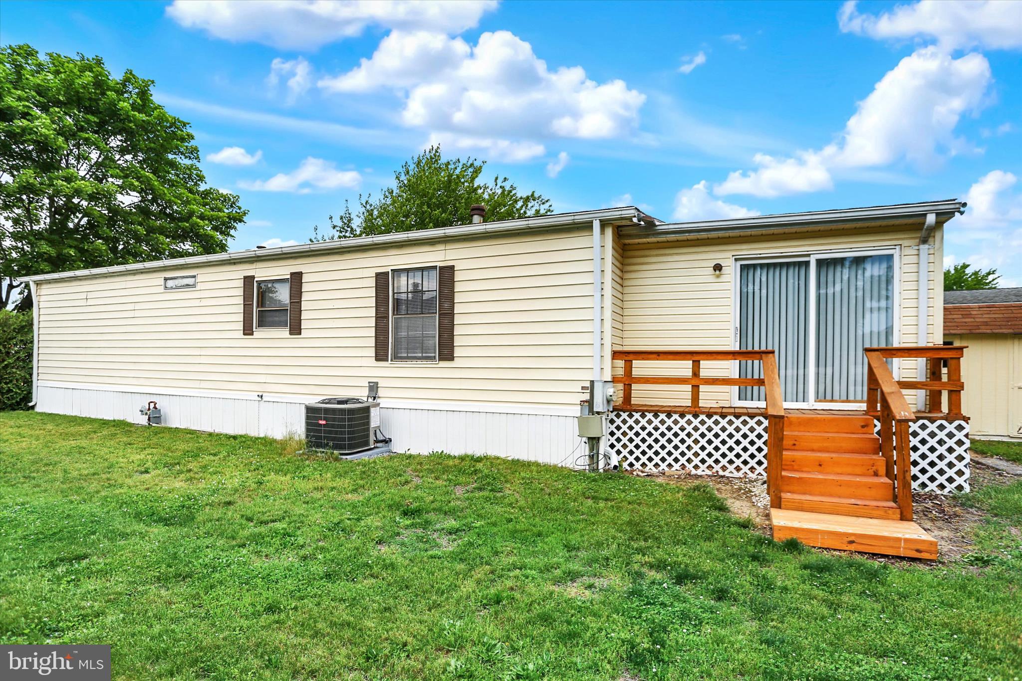 COUNTRY MANOR FARMS - Residential