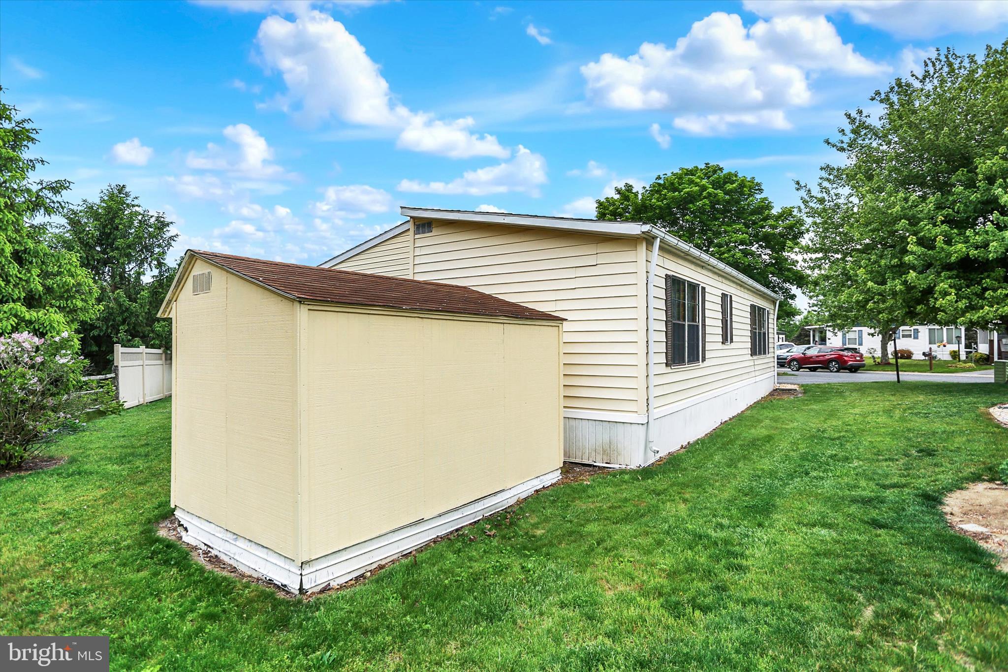 COUNTRY MANOR FARMS - Residential