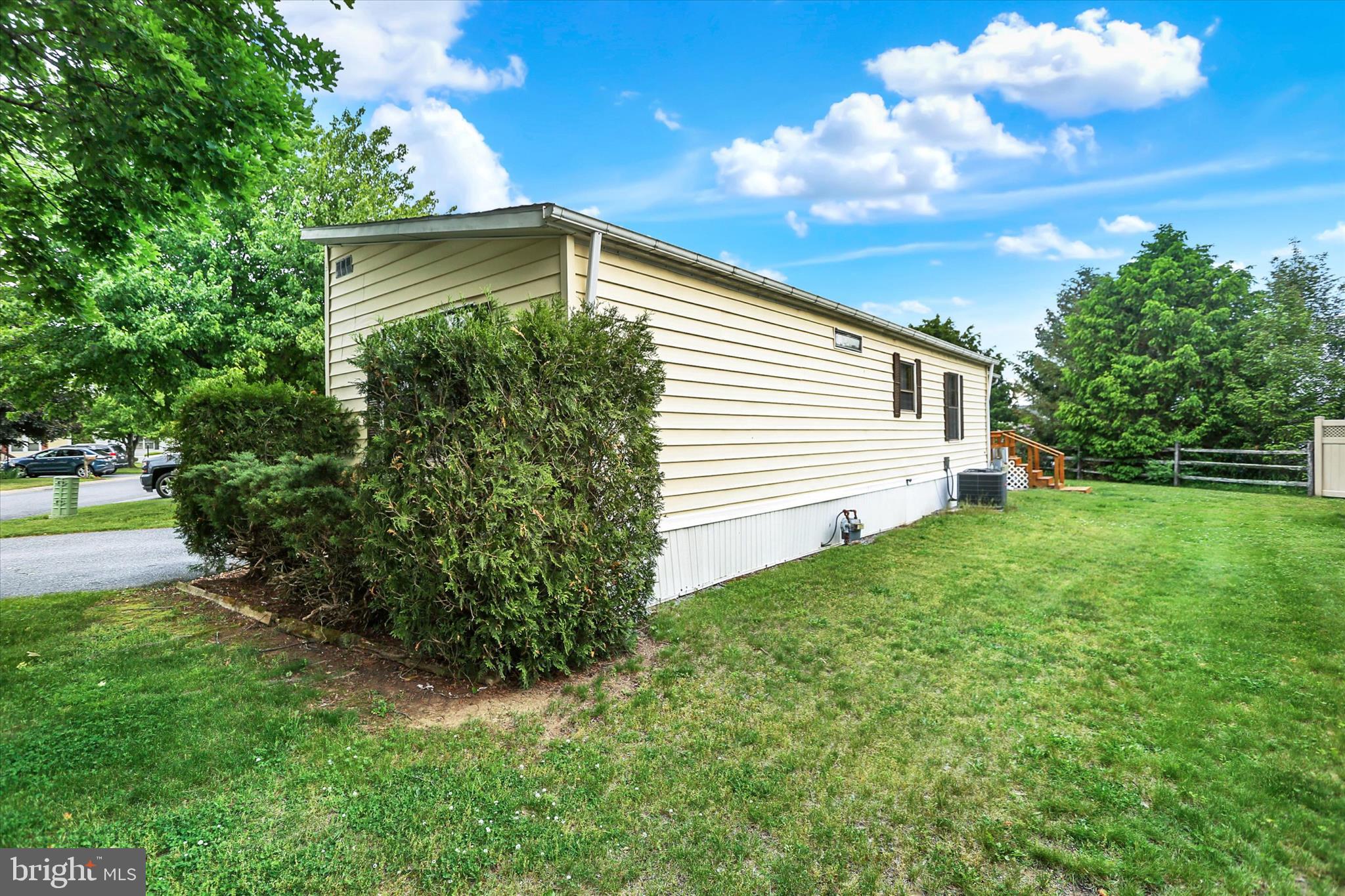 COUNTRY MANOR FARMS - Residential
