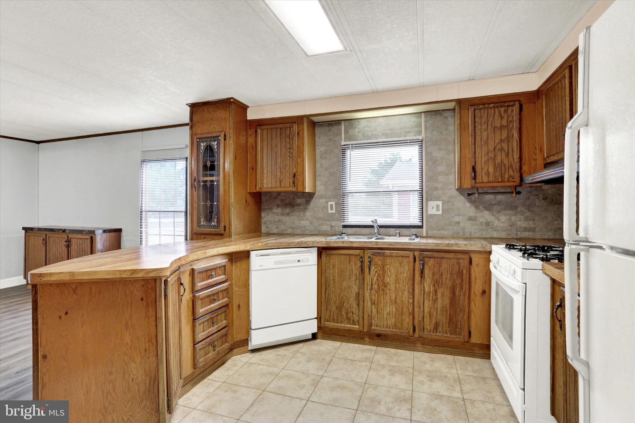 COUNTRY MANOR FARMS - Residential