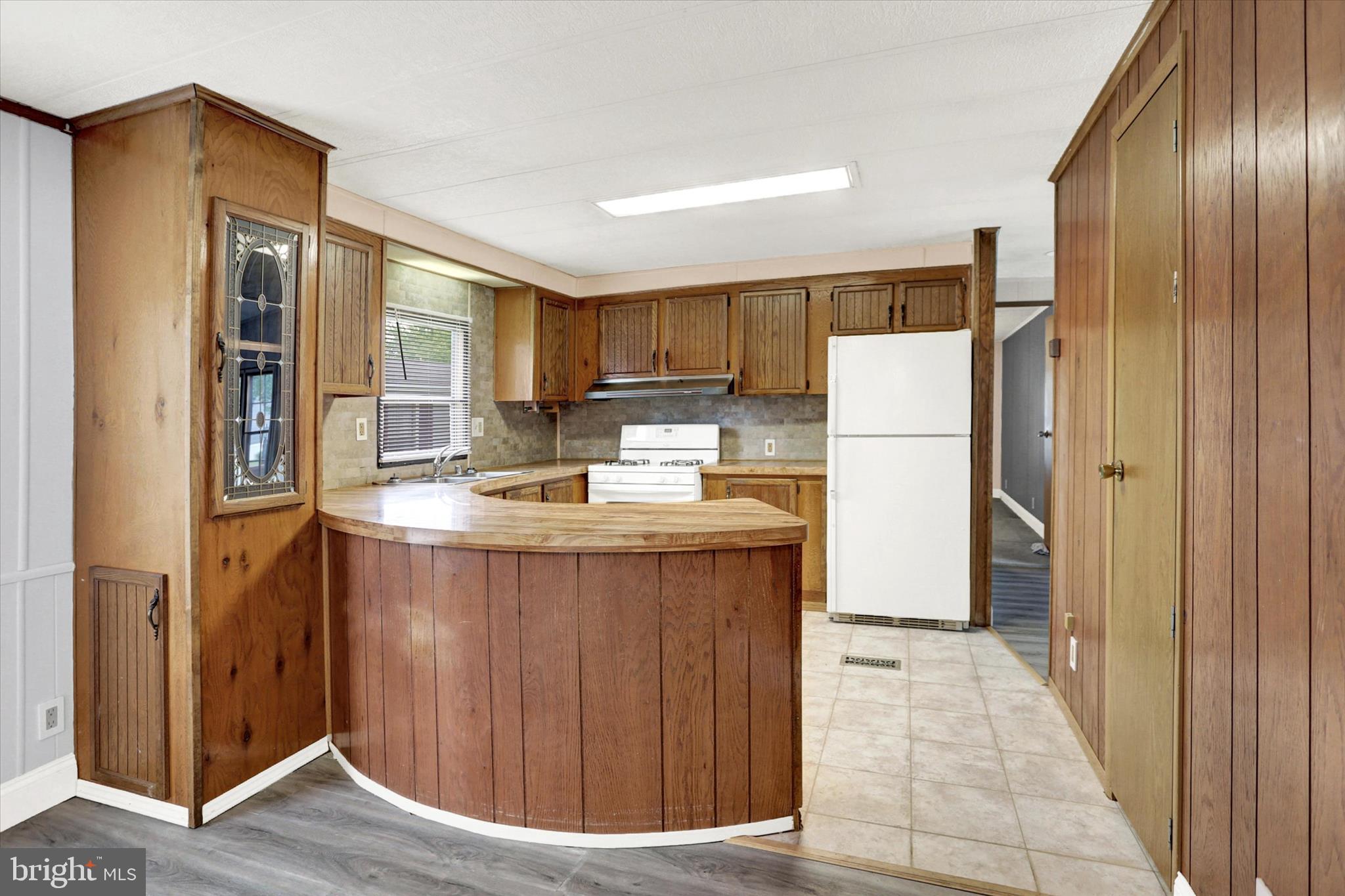 COUNTRY MANOR FARMS - Residential