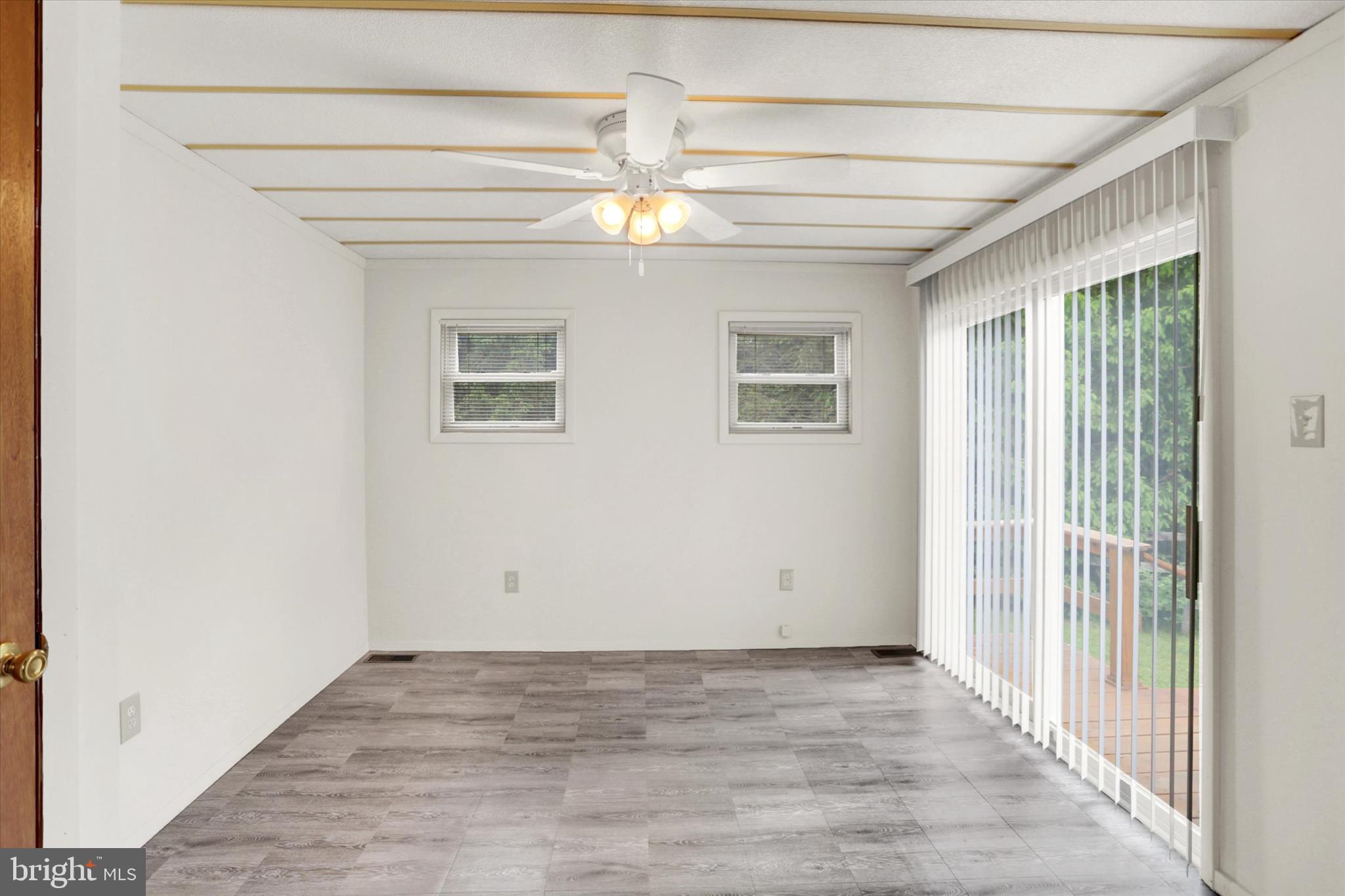 COUNTRY MANOR FARMS - Residential
