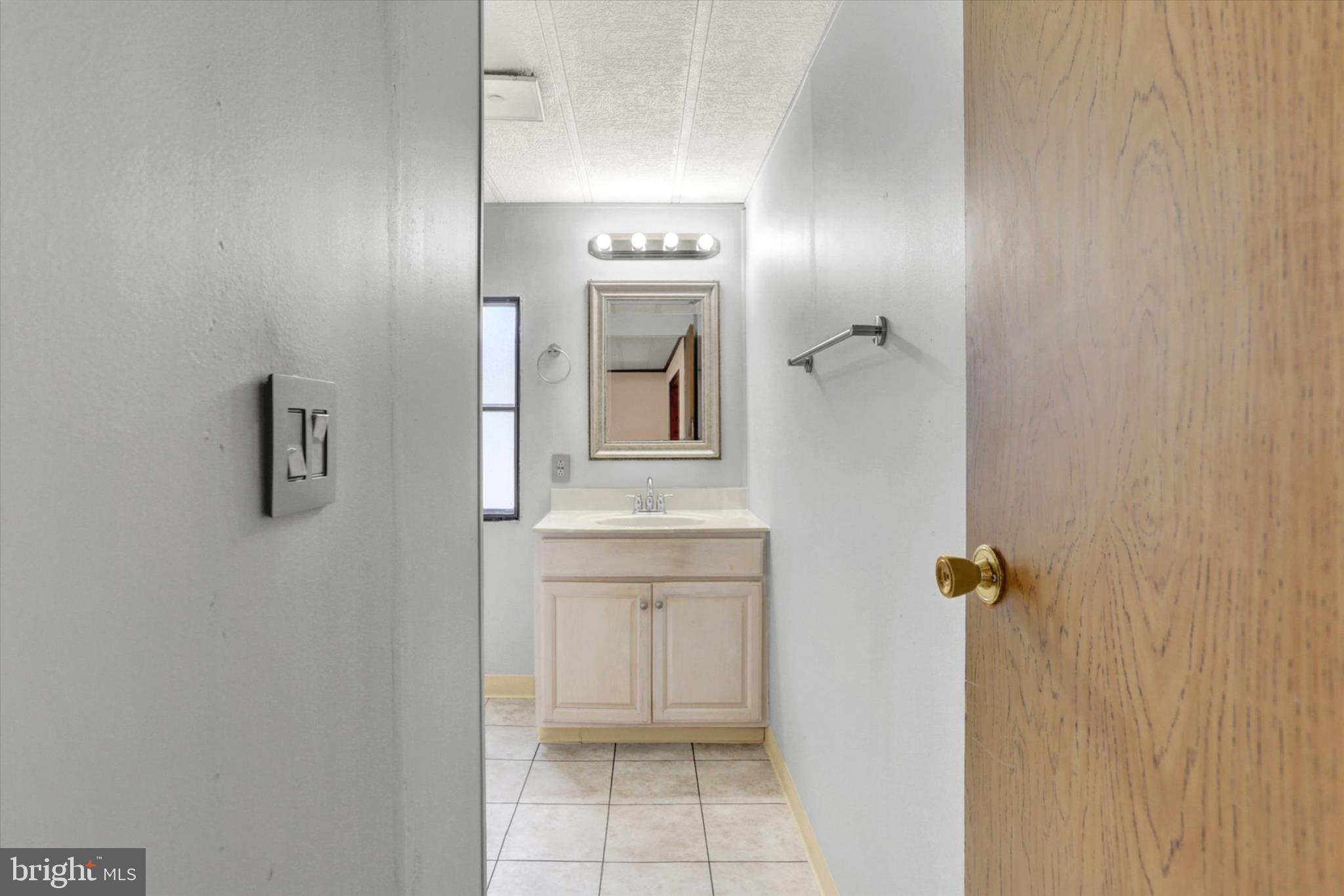 COUNTRY MANOR FARMS - Residential
