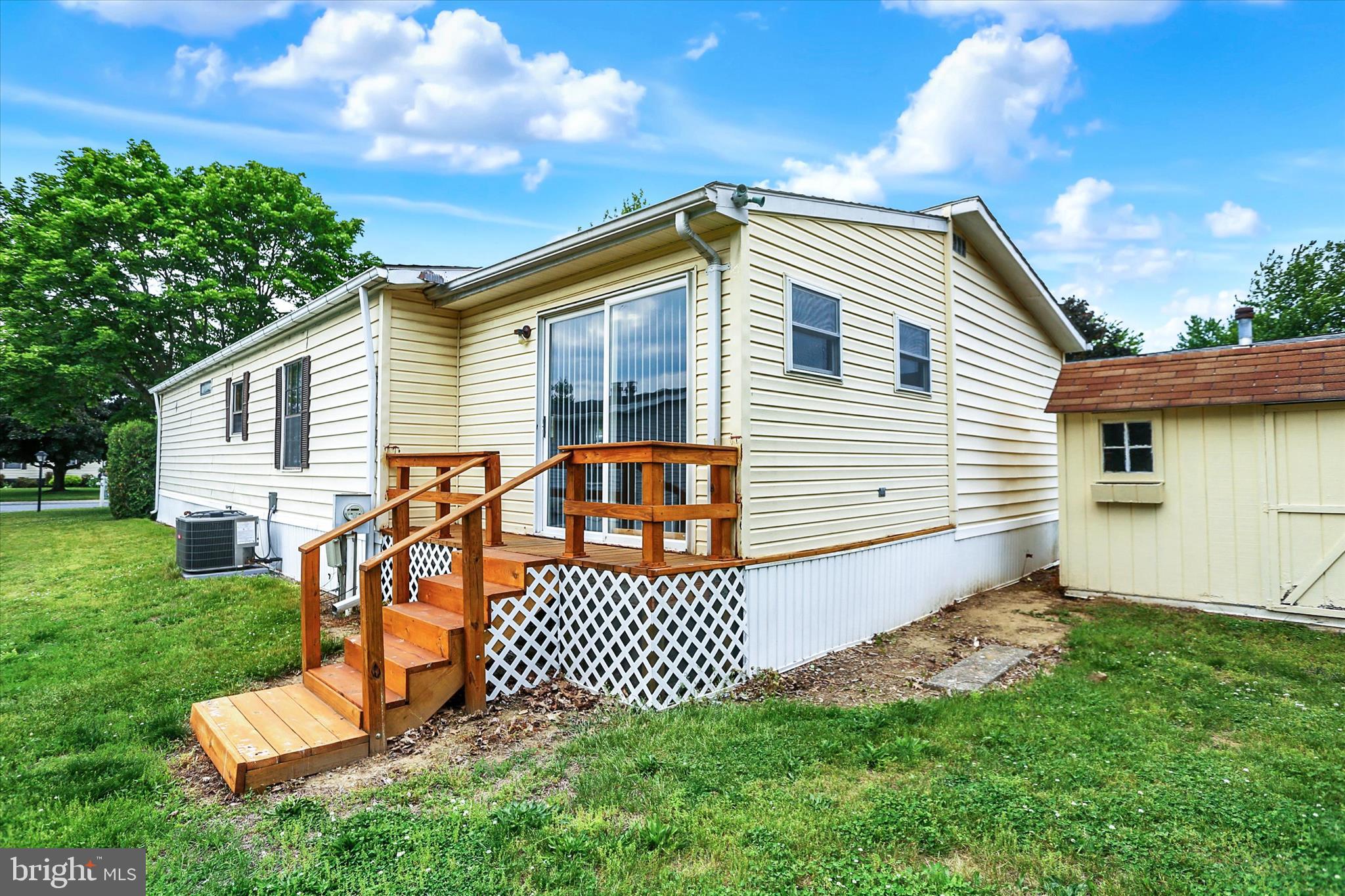COUNTRY MANOR FARMS - Residential