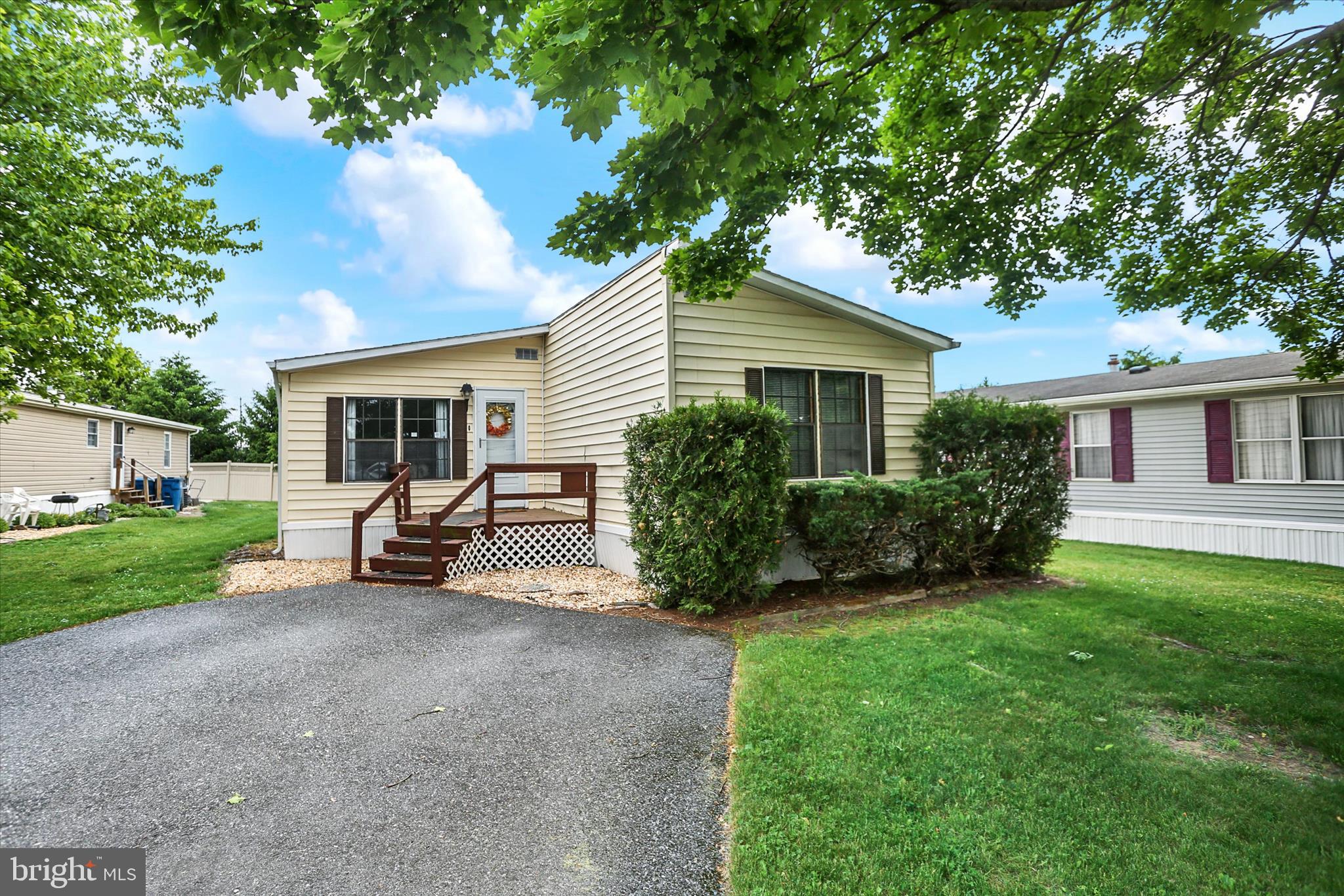 COUNTRY MANOR FARMS - Residential