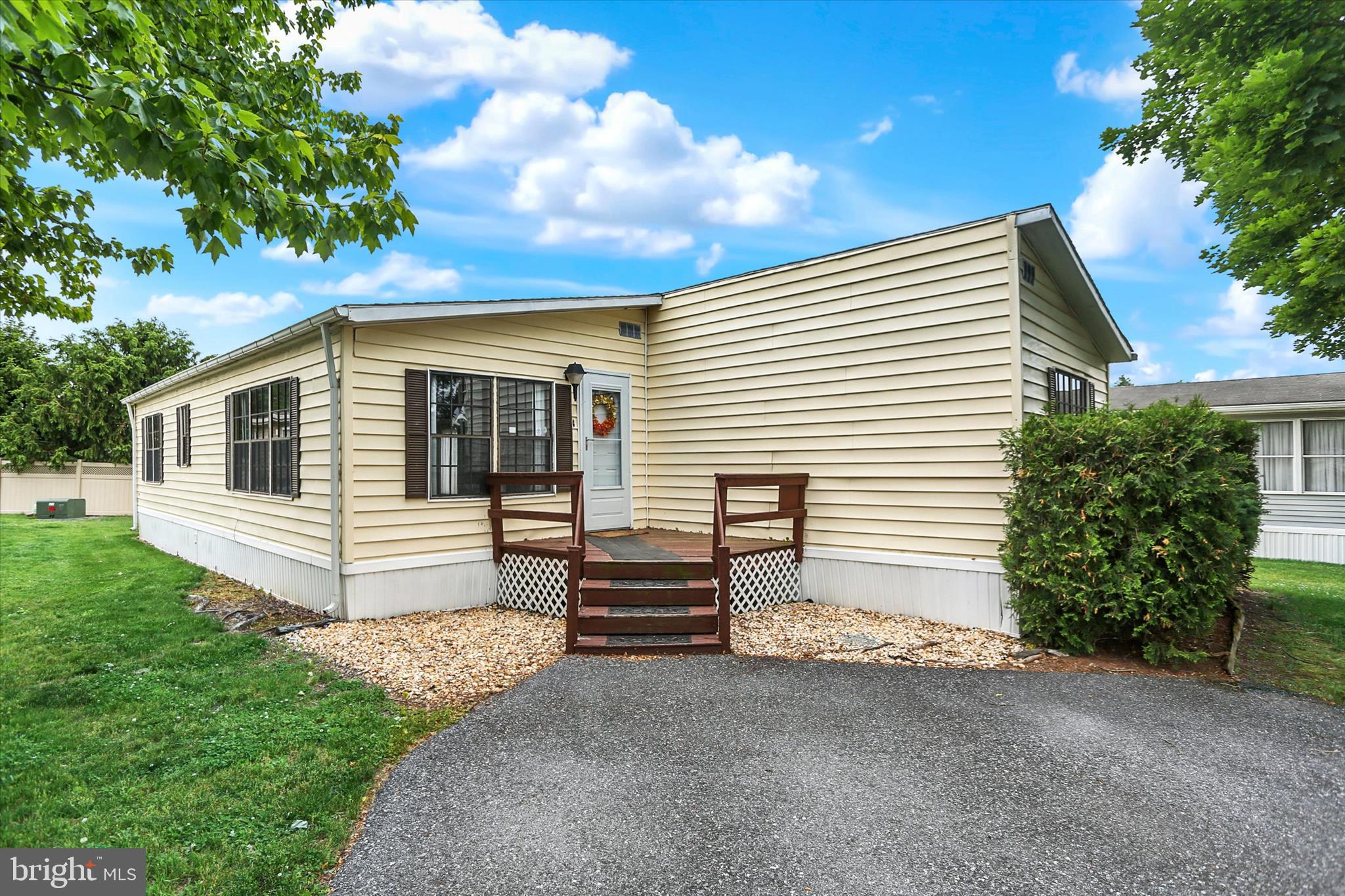 COUNTRY MANOR FARMS - Residential