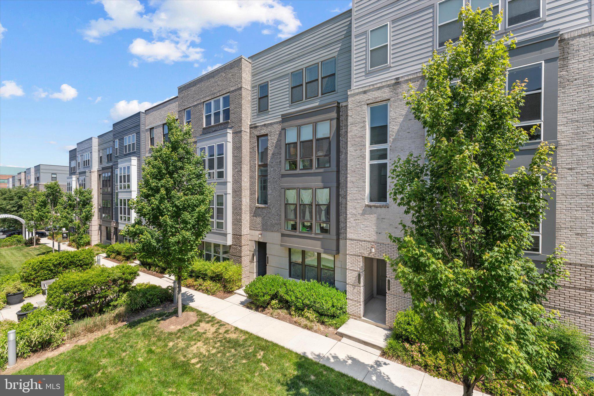 METROPARK AT ARROWBROOK - Residential