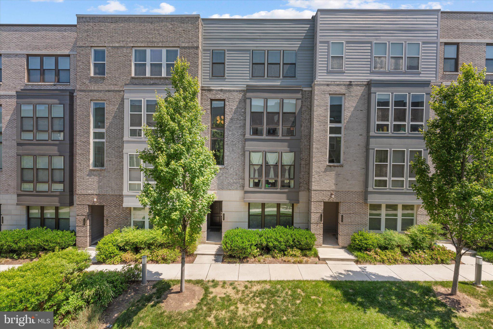 METROPARK AT ARROWBROOK - Residential