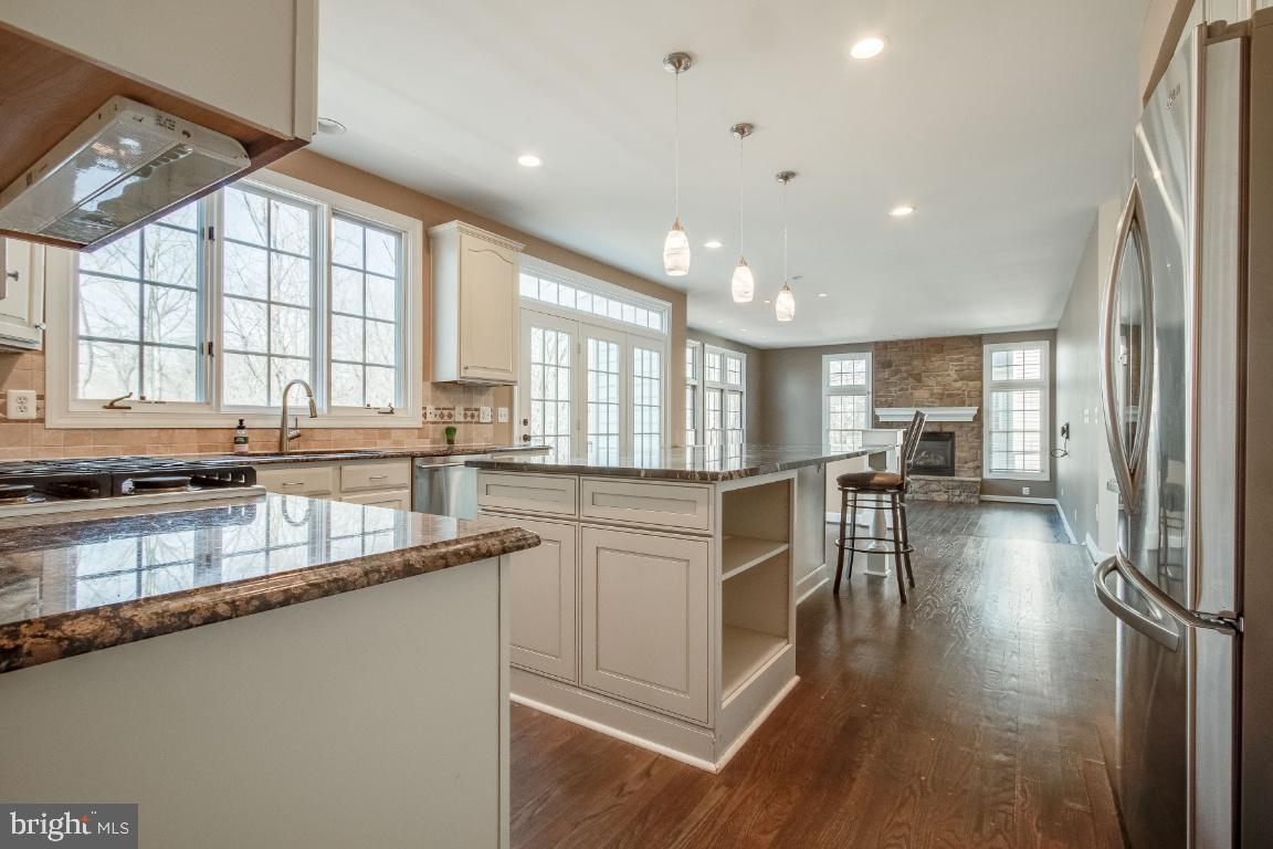 RIVER CREST - Residential Lease