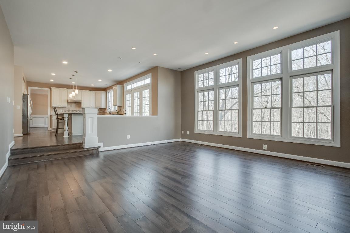 RIVER CREST - Residential Lease