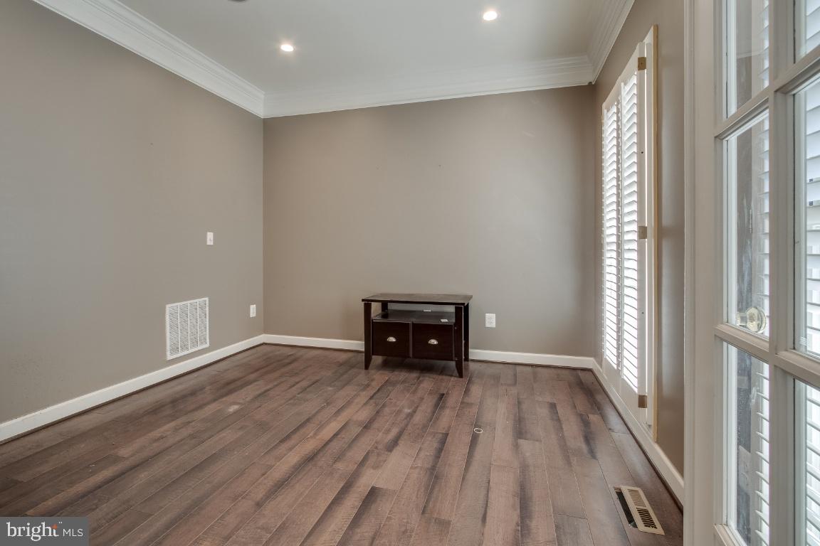 RIVER CREST - Residential Lease