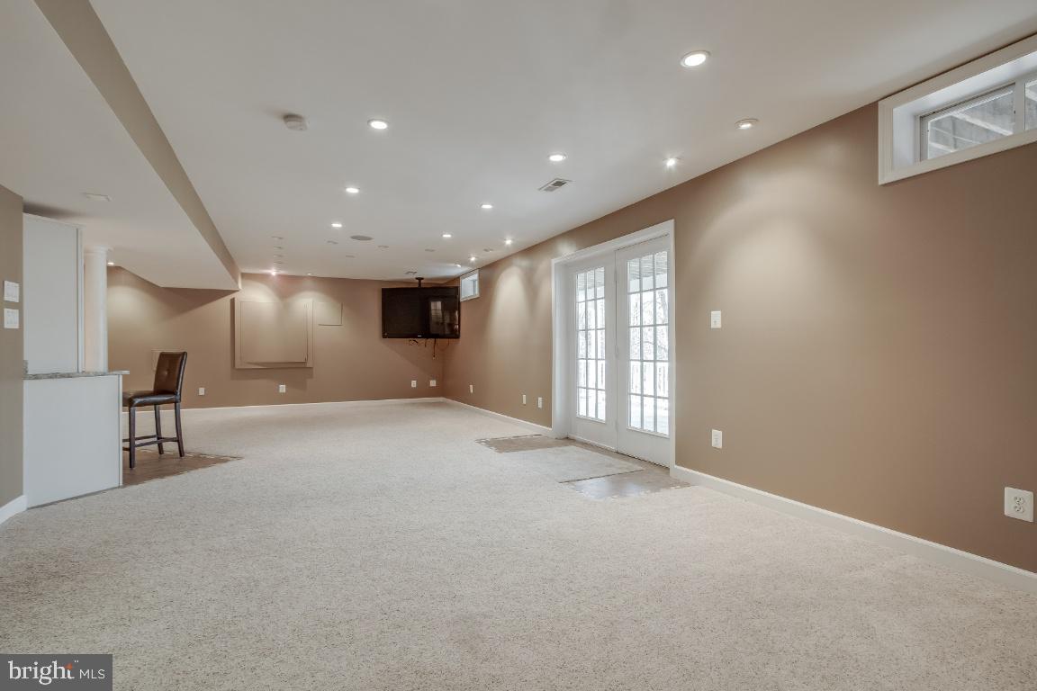 RIVER CREST - Residential Lease
