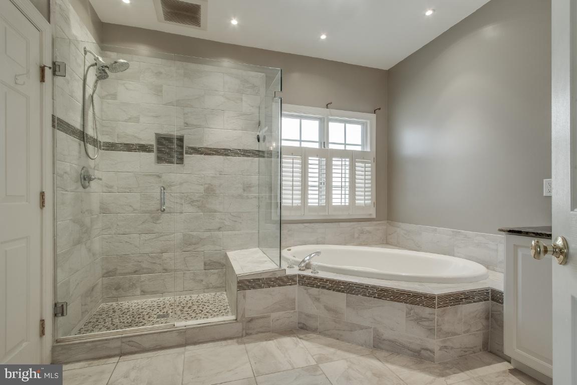 RIVER CREST - Residential Lease