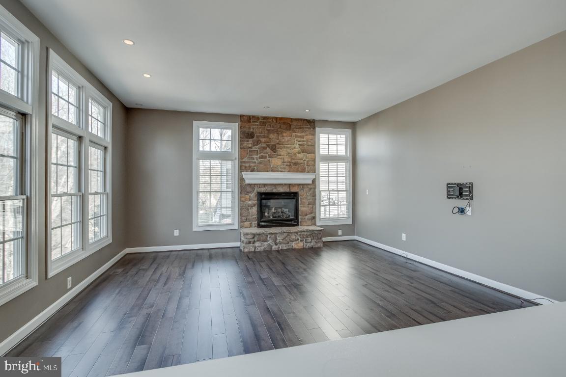 RIVER CREST - Residential Lease