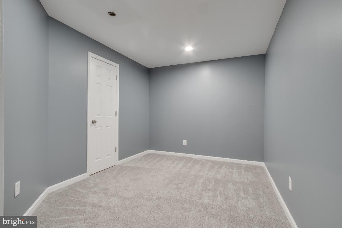 RIVER CREST - Residential Lease