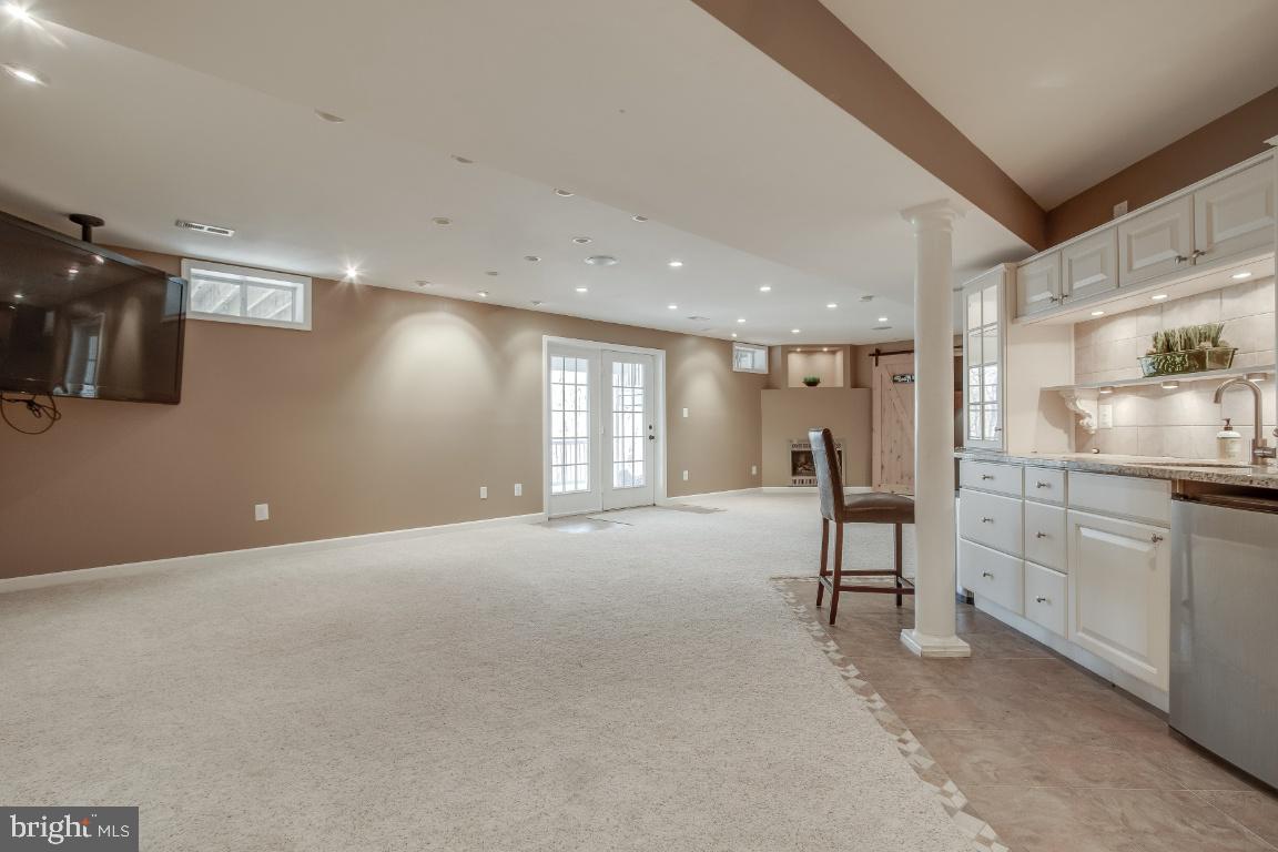 RIVER CREST - Residential Lease