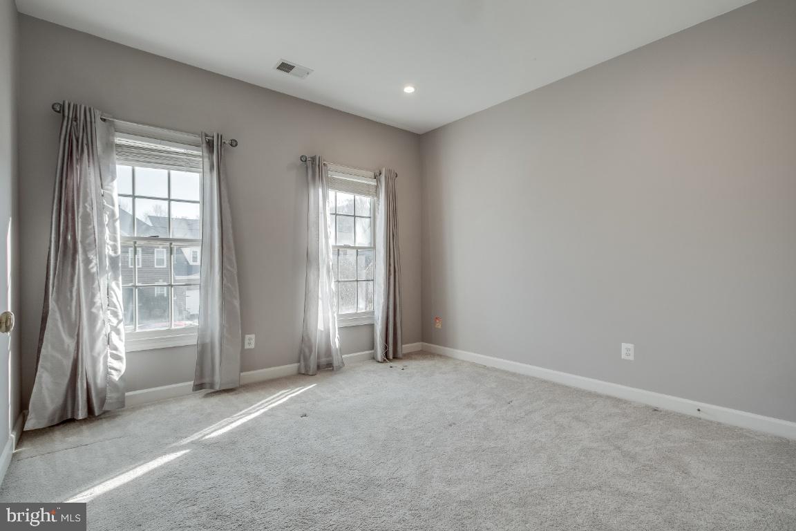RIVER CREST - Residential Lease