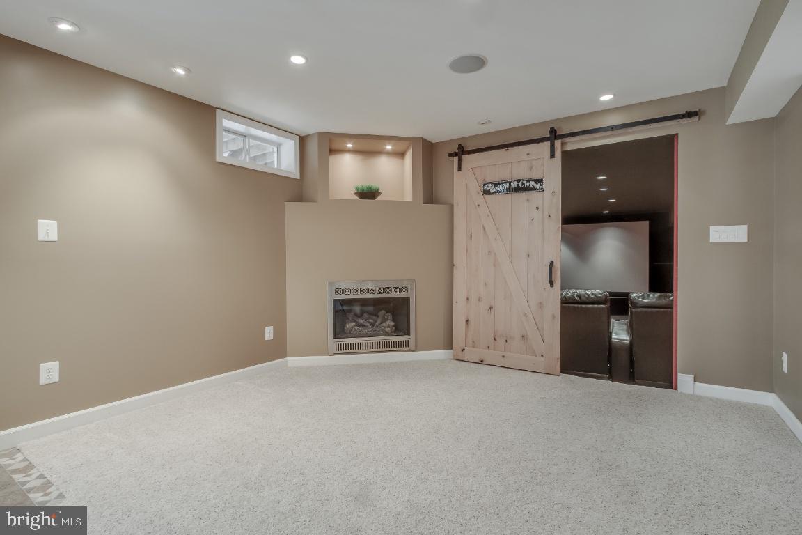 RIVER CREST - Residential Lease