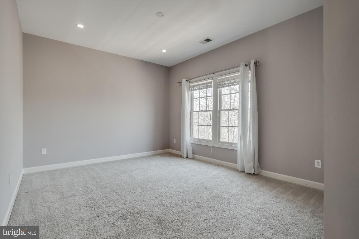 RIVER CREST - Residential Lease