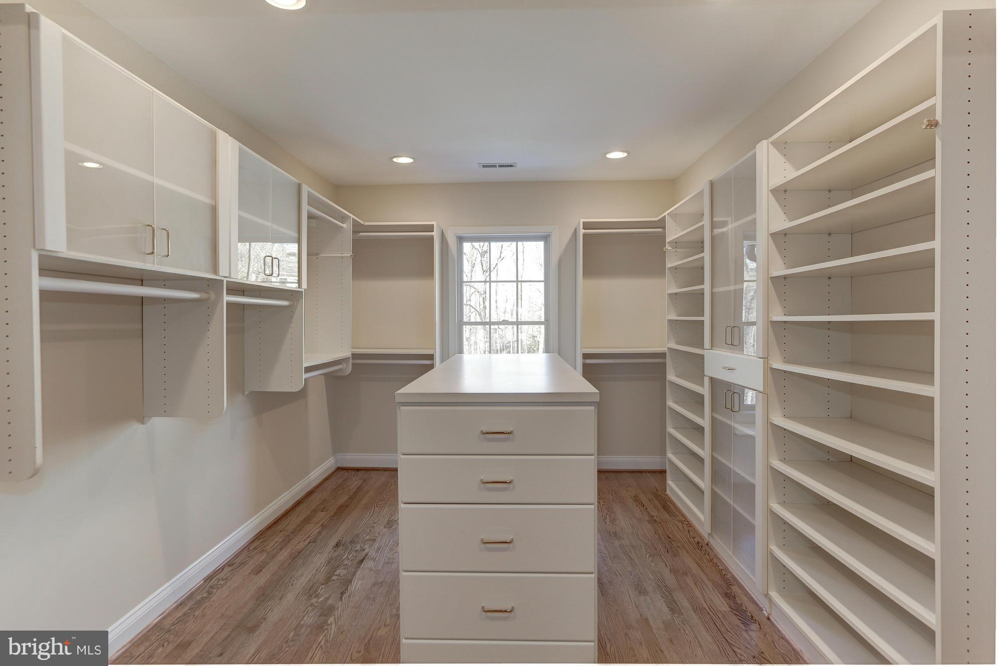 ST JOHNS WOODS - Residential