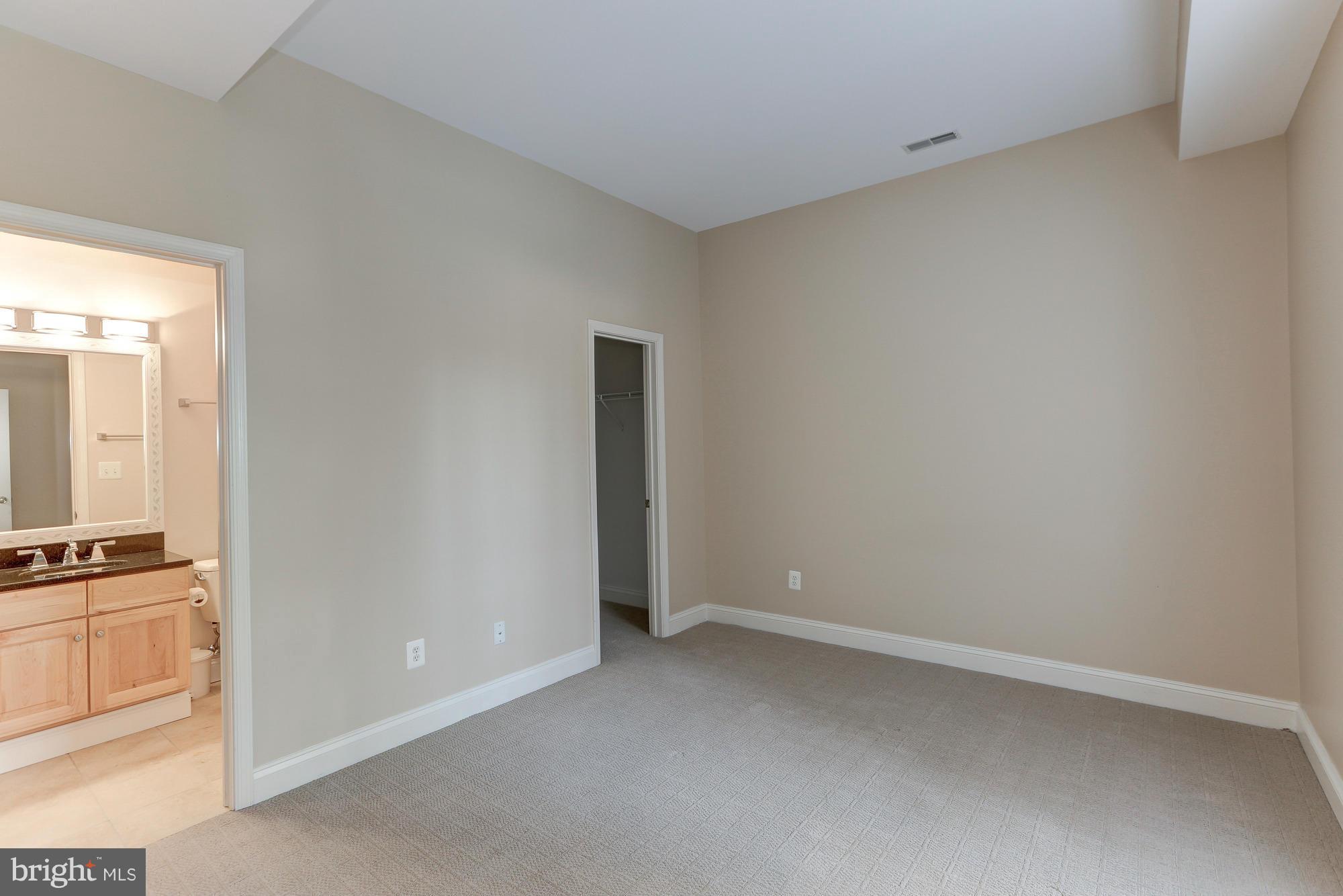 ST JOHNS WOODS - Residential