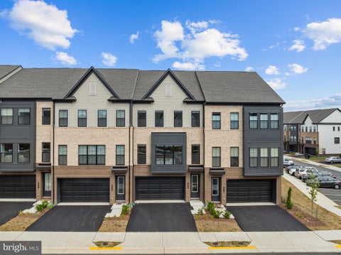 Townhouse For Sale - 42116 Waltz Terrace<br/> ASHBURN, VA 20148