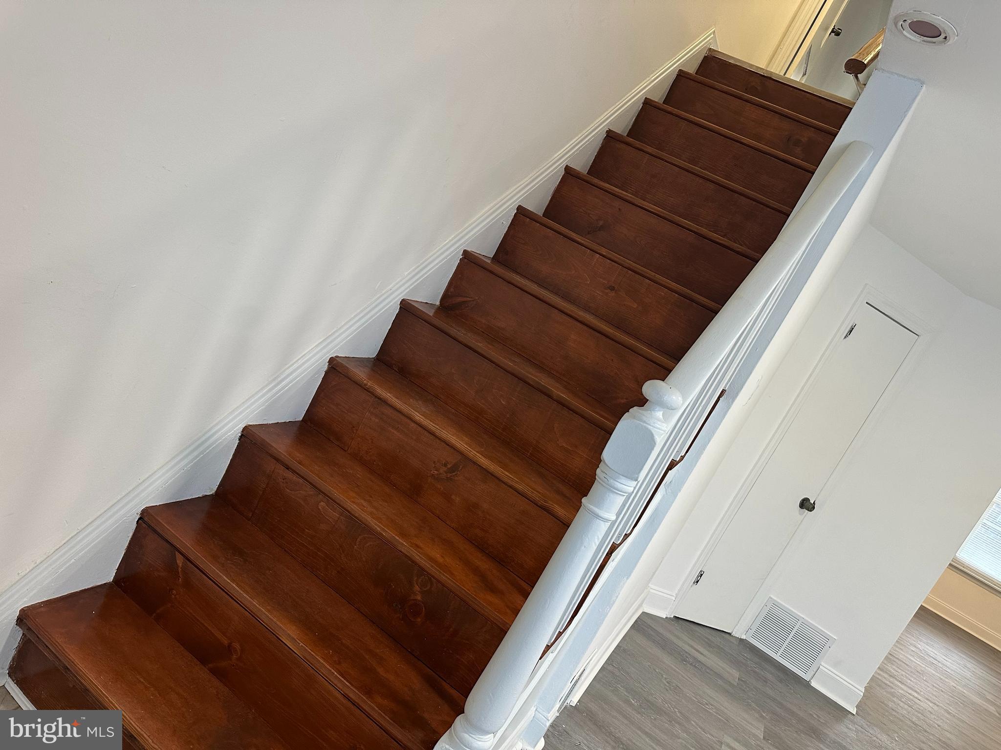 LAWNCREST - Residential