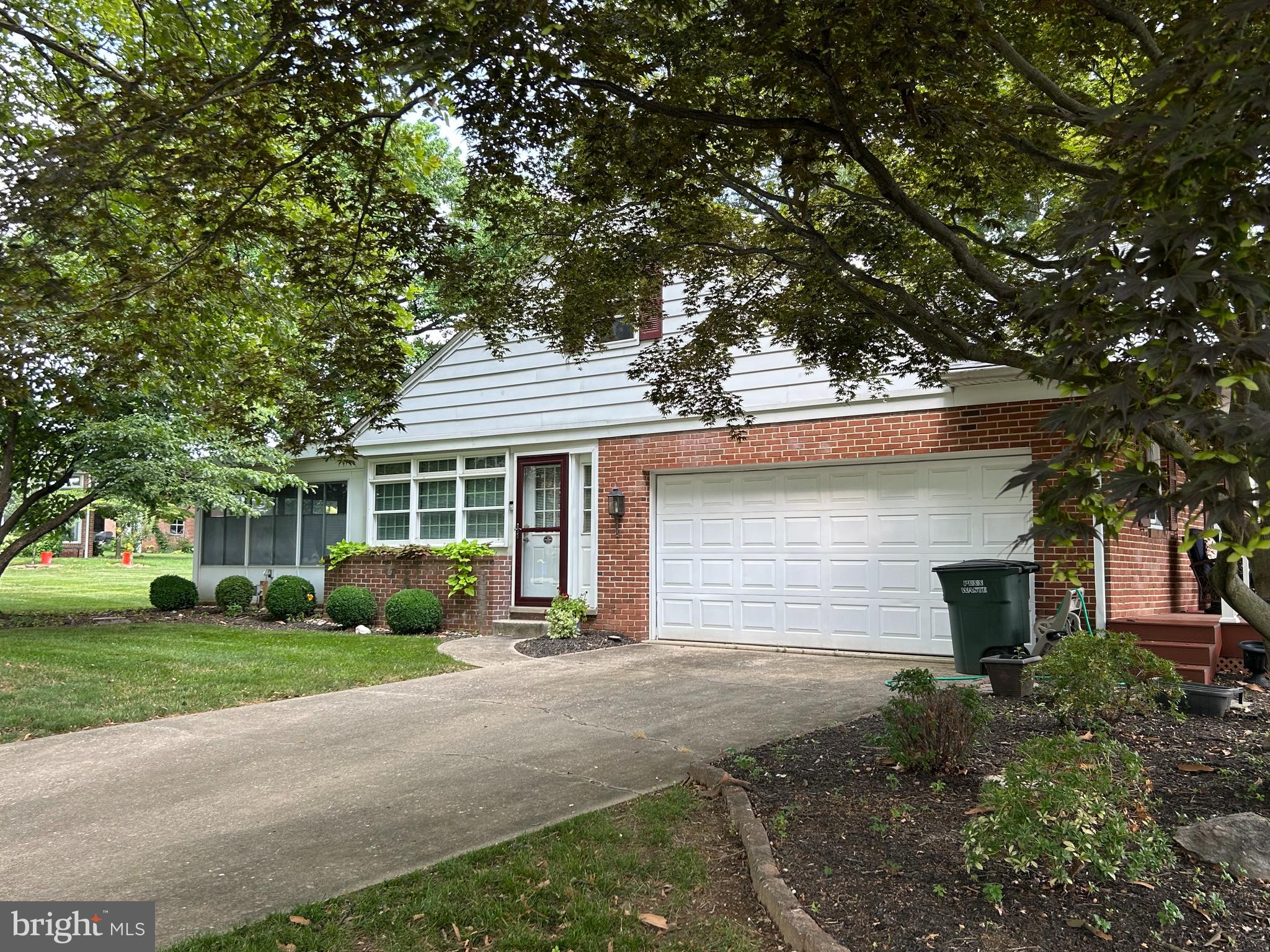 2213 EASTERN BOULEVARD