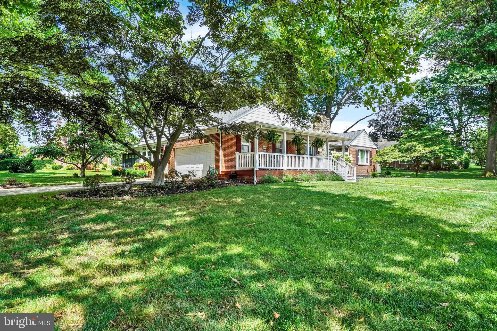 2213 EASTERN BOULEVARD