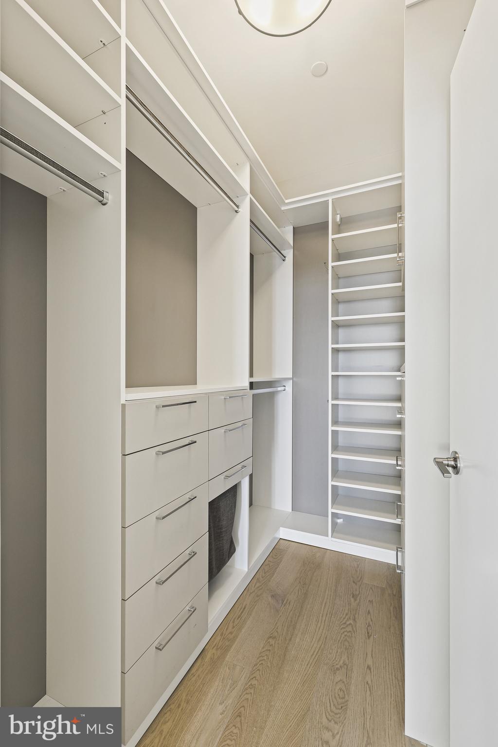 THE VERSE CONDO - Residential