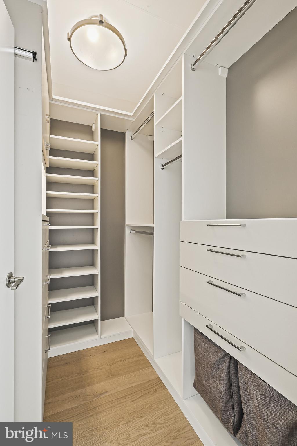 THE VERSE CONDO - Residential