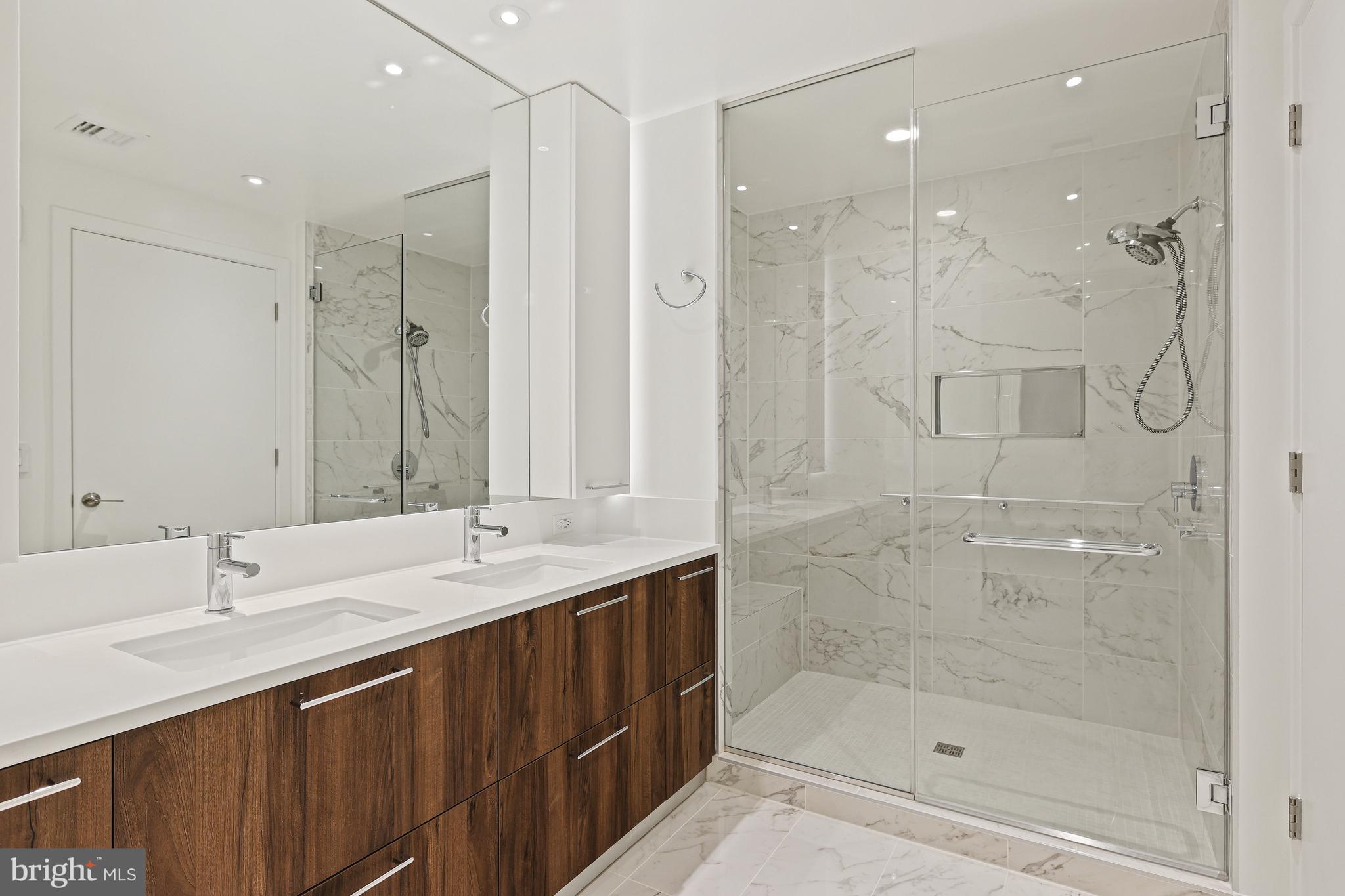 THE VERSE CONDO - Residential