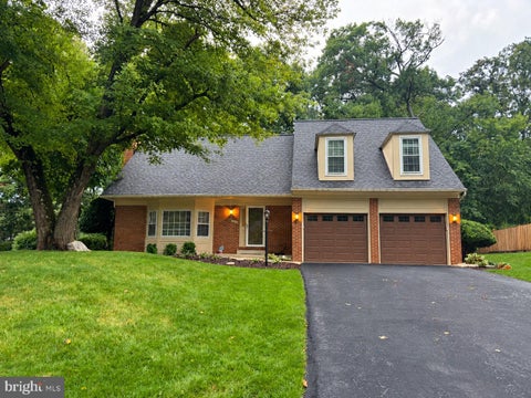 Photo of 12516 Cassandra Court, WOODBRIDGE, VA 22192 (MLS # VAPW2130446)