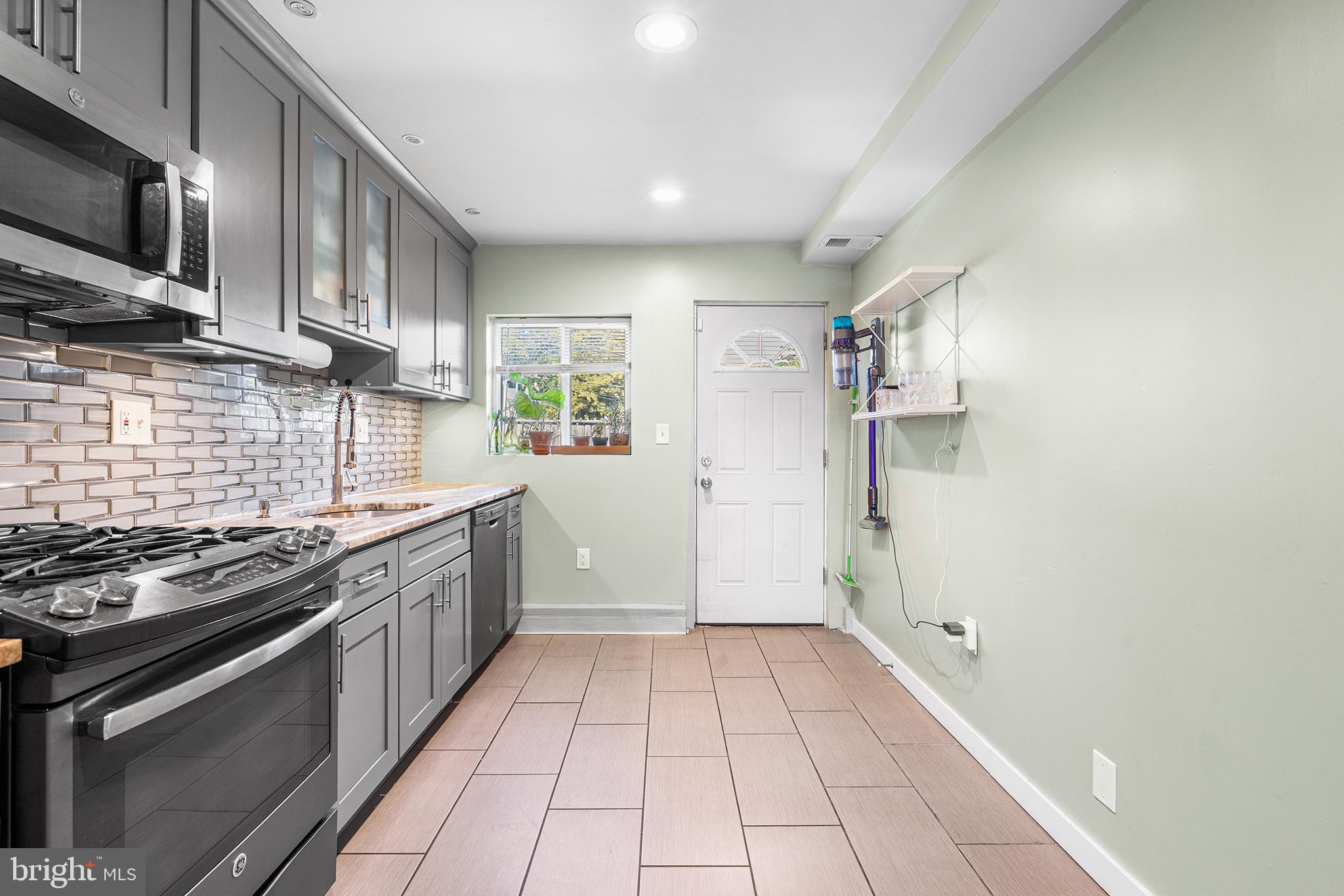 EAST KENSINGTON - Residential Lease