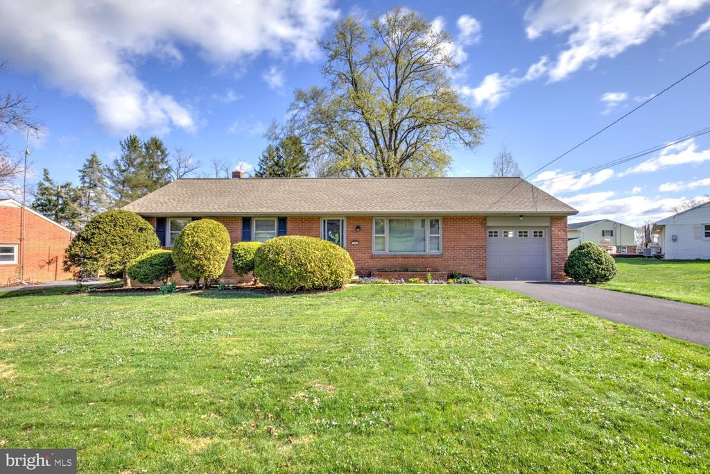 Photo of 24 Wolf Road, AKRON, PA 17501 (MLS # PALA2068934)