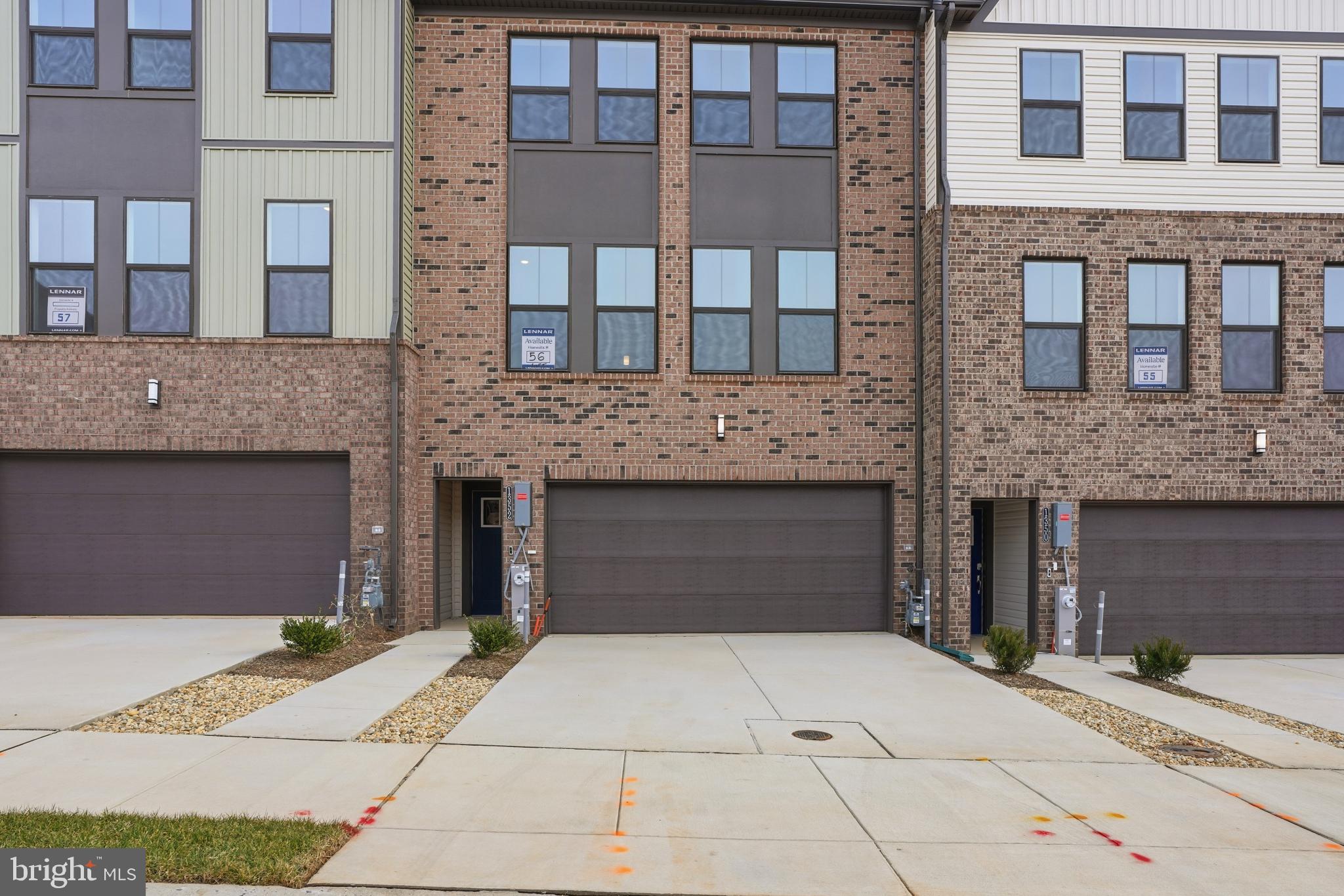 1356 CRESTED WOOD DR