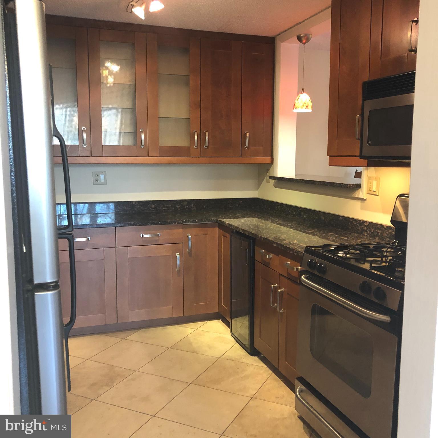 PROMENADE TOWERS - Residential Lease