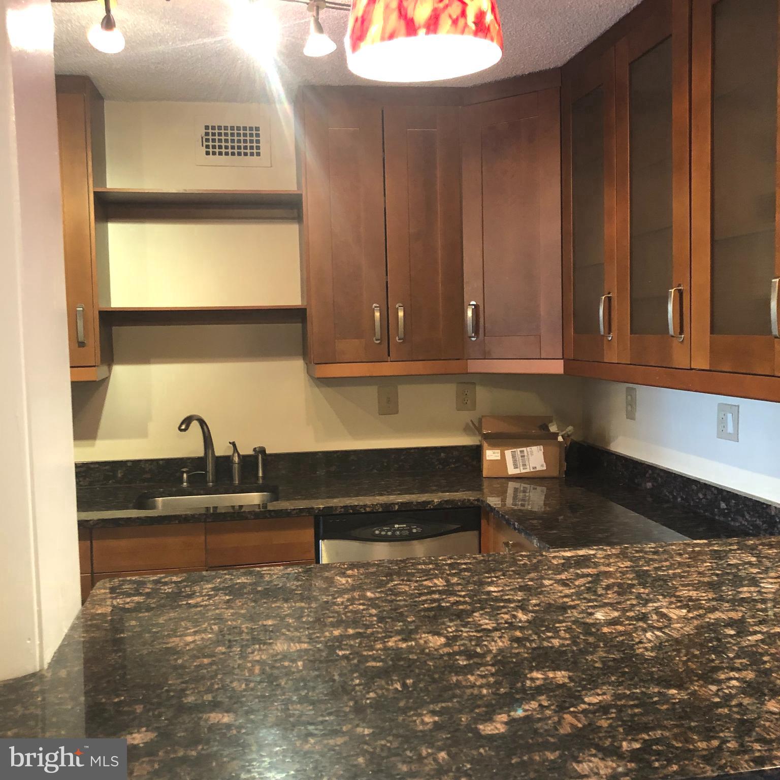 PROMENADE TOWERS - Residential Lease