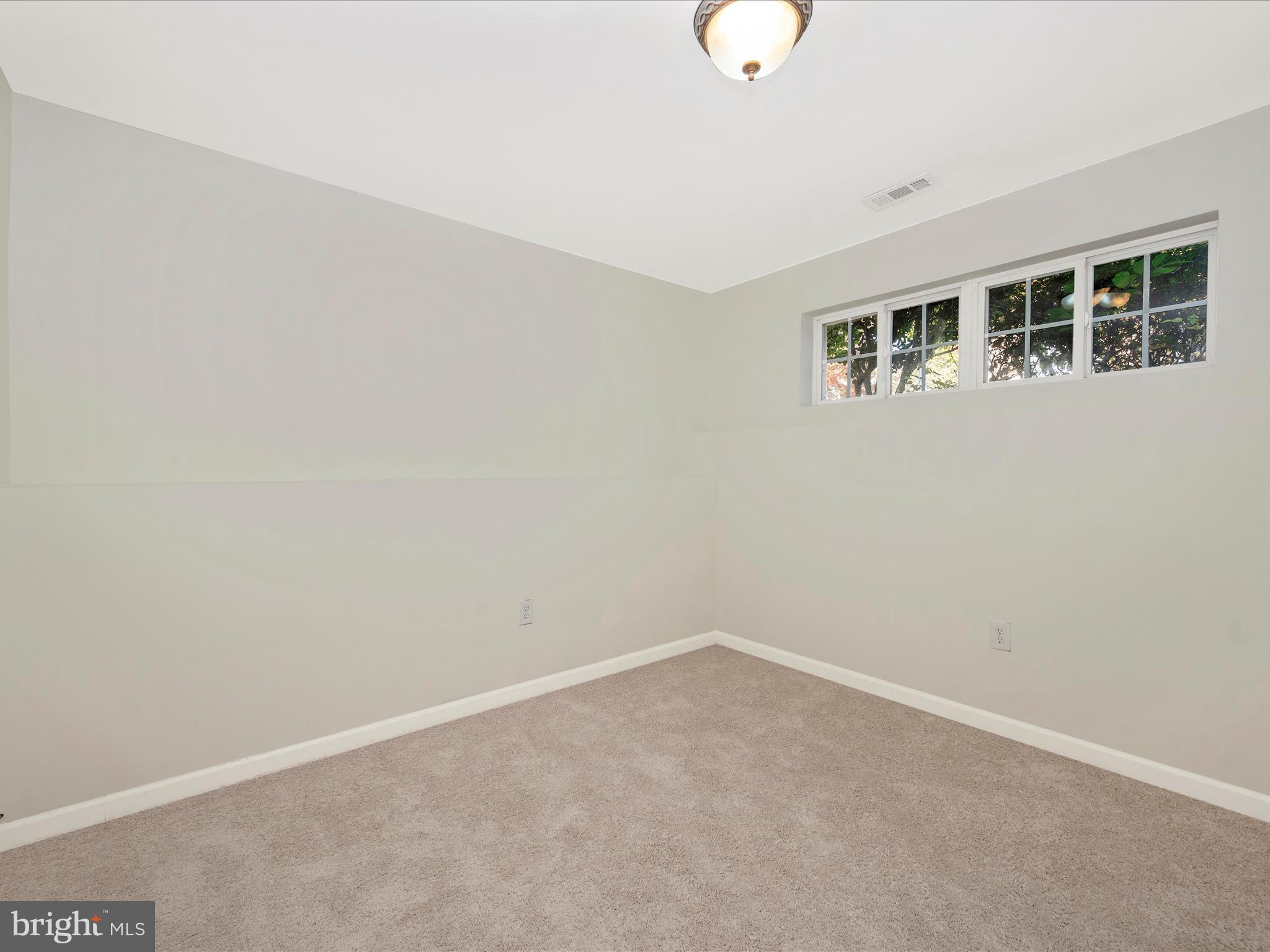 WOODVIEW VILLAGE - Residential Lease