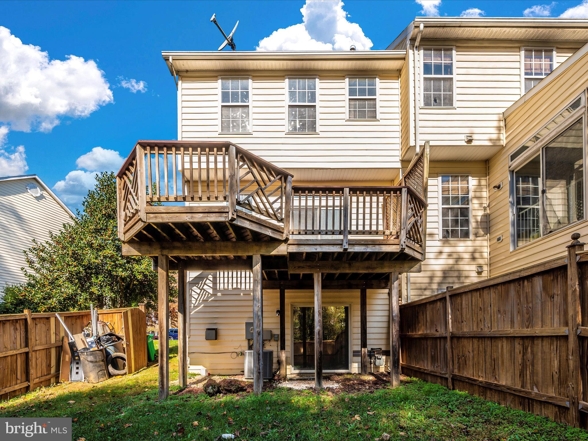 WOODVIEW VILLAGE - Residential Lease