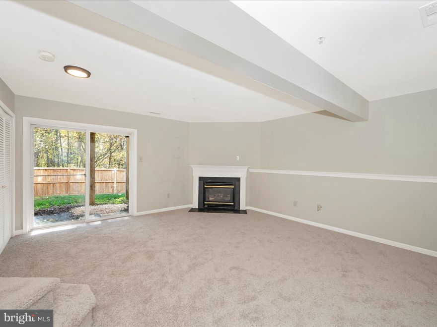 *** THIS IS THE BASEMENT ONLY**
1BR/1BA Lower level TH apartment for Rent (Bowie 20721).
Fully furnished, separate door, fenced, washer & dryer, large refrigerator, 4-burner electric stove plus oven, microwave, 4-chair dining table. Utilities included except electricity. Quiet, no pets, non-smoker single tenant due to owner's allergies.