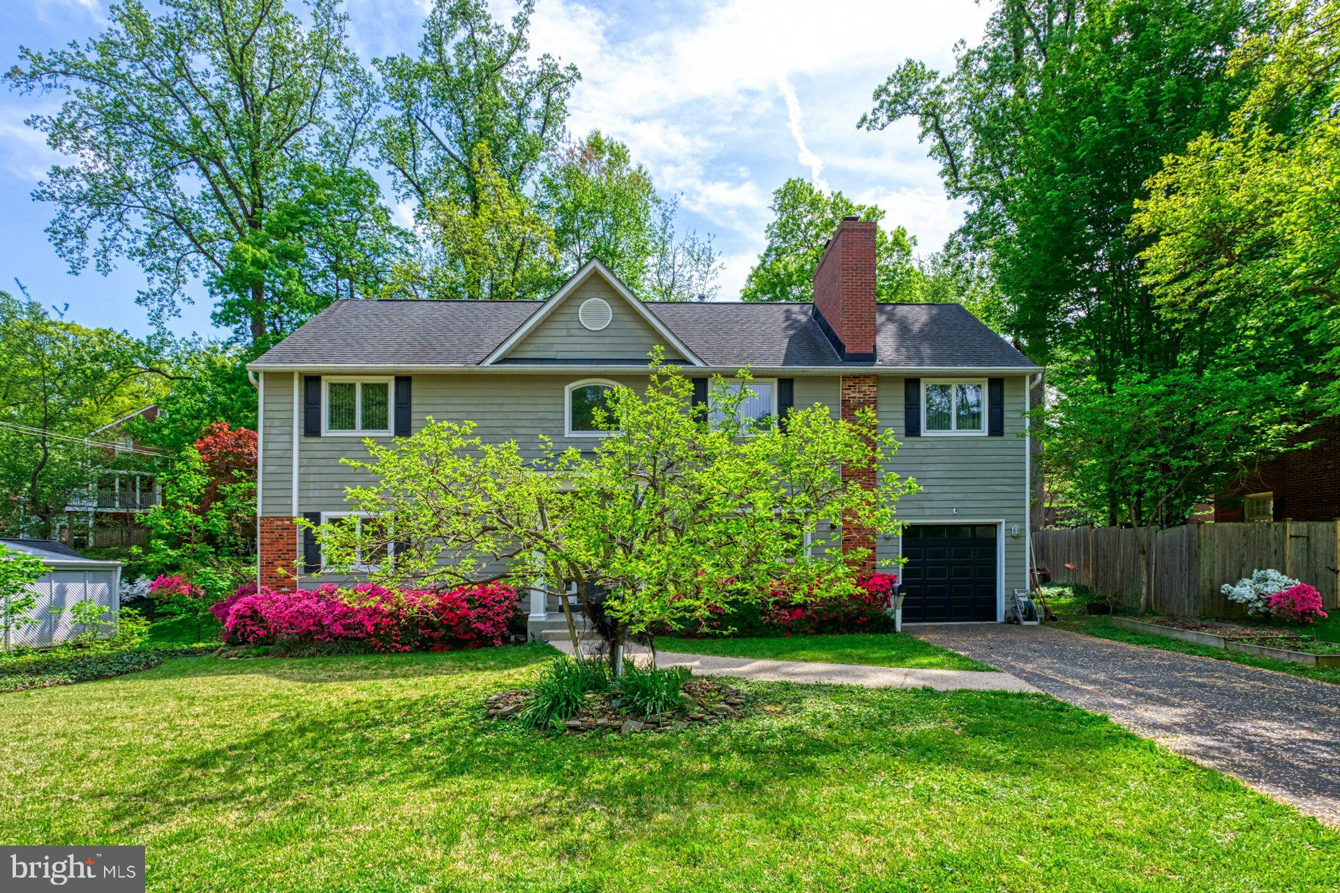 3820 LORCOM LANE