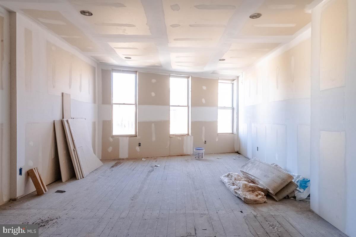 BOOTH-BOYD - Commercial Sale