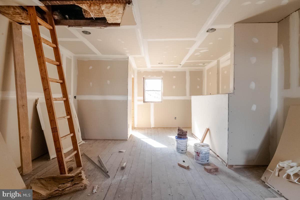 BOOTH-BOYD - Commercial Sale