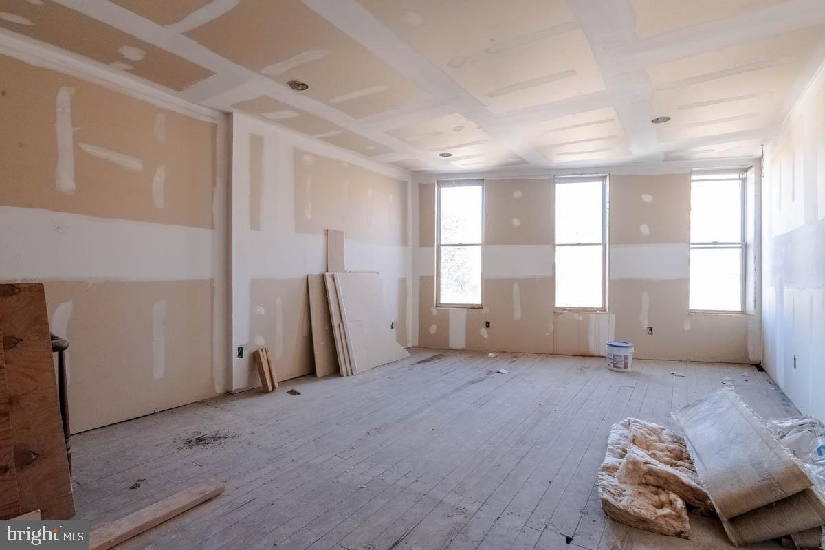 BOOTH-BOYD - Commercial Sale