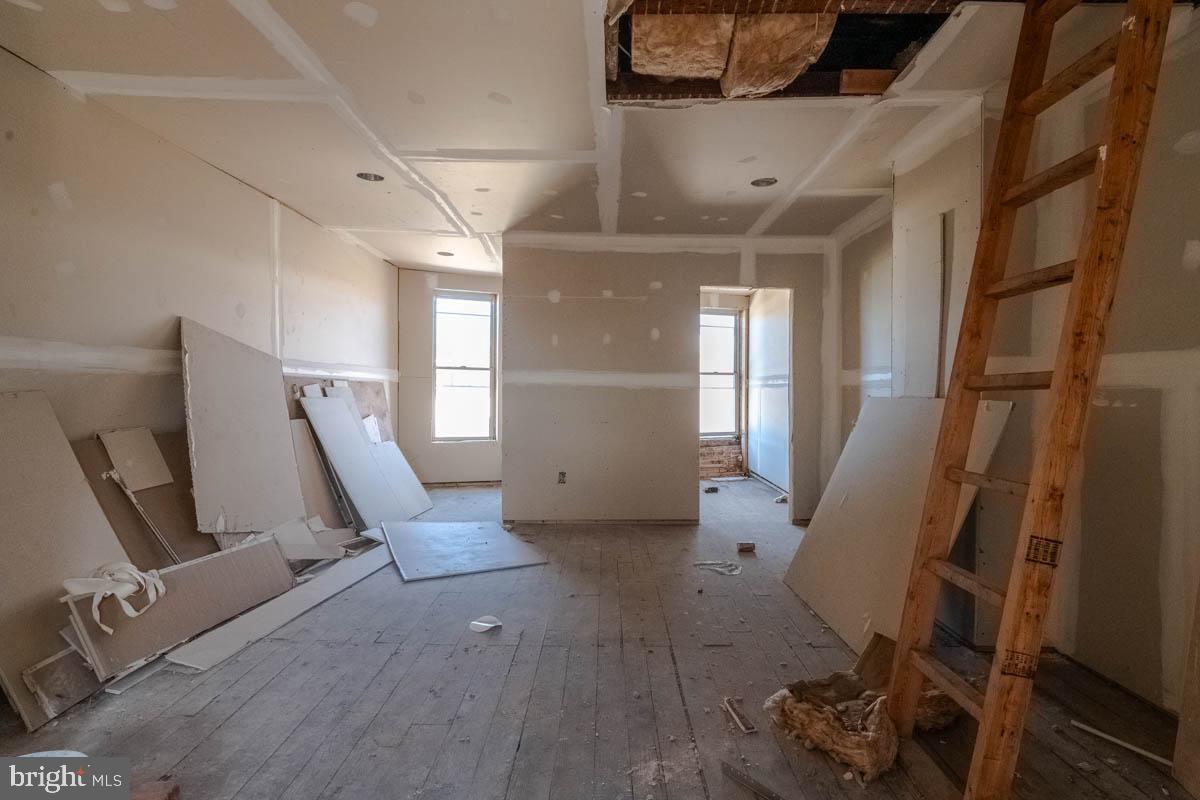 BOOTH-BOYD - Commercial Sale